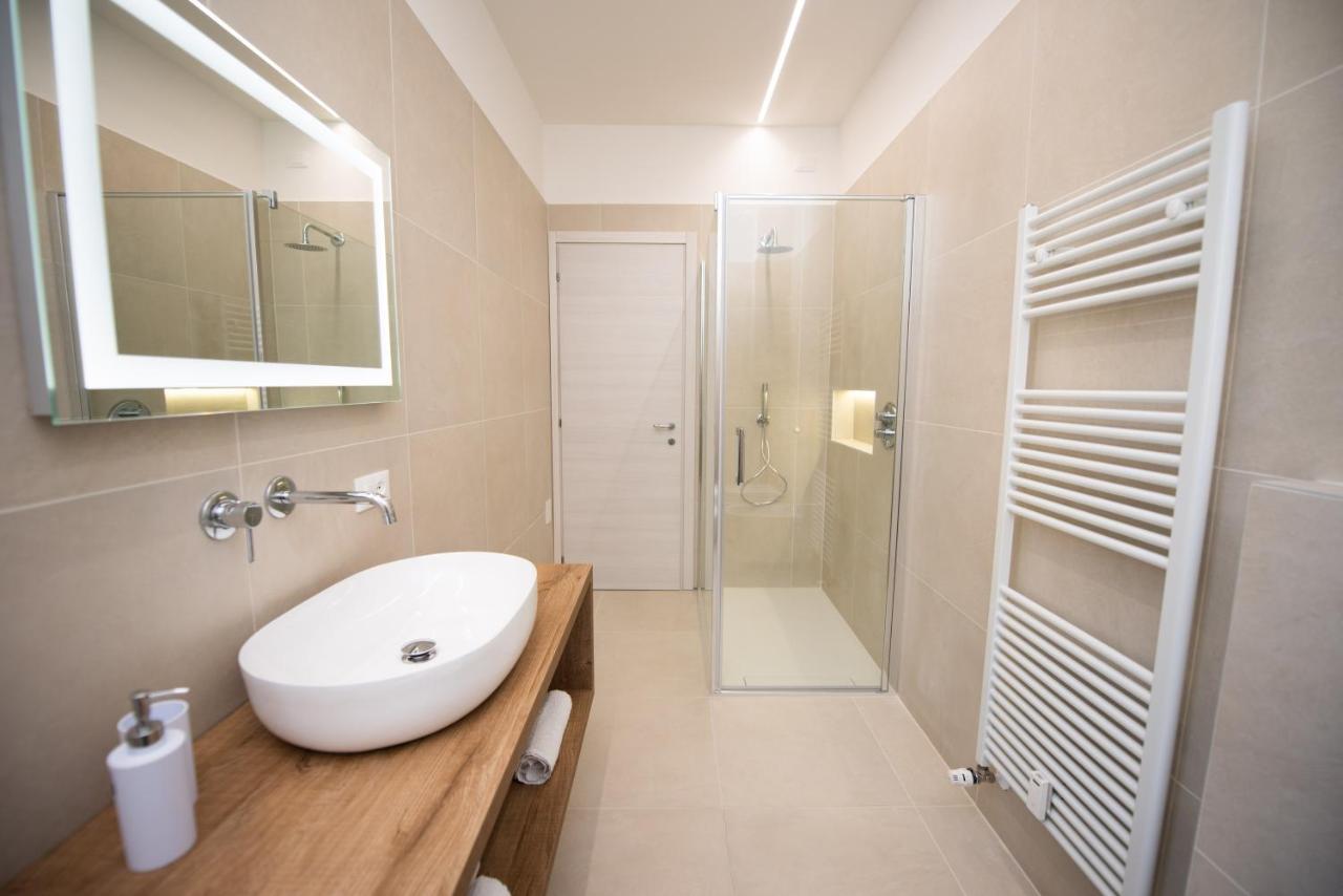 شقة Casa Emmeti ديسينسانو ديل غاردا المظهر الخارجي الصورة
