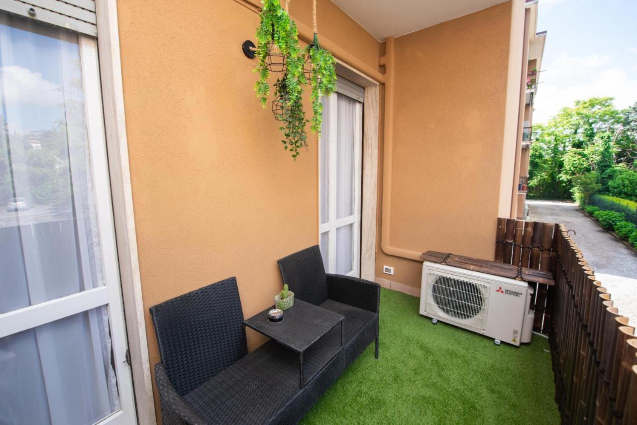 شقة Casa Emmeti ديسينسانو ديل غاردا المظهر الخارجي الصورة