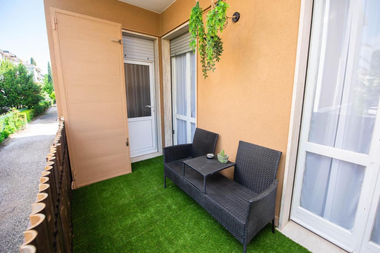 شقة Casa Emmeti ديسينسانو ديل غاردا المظهر الخارجي الصورة