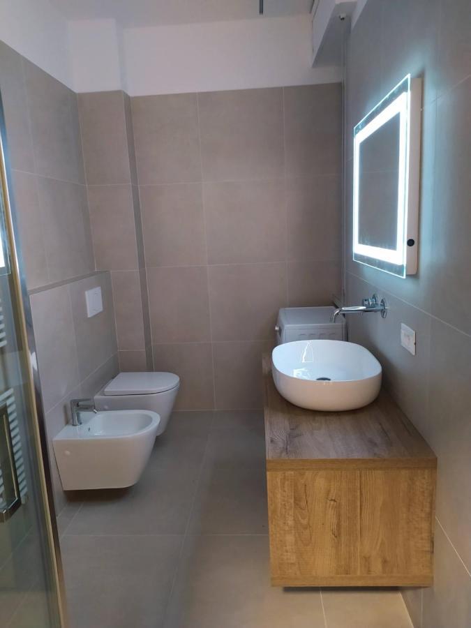 شقة Casa Emmeti ديسينسانو ديل غاردا المظهر الخارجي الصورة